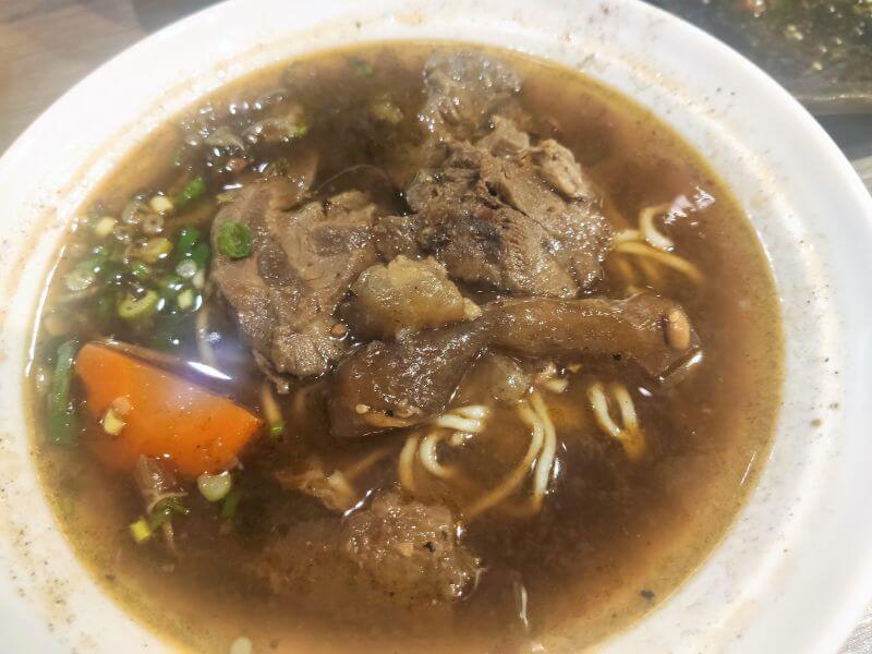 八方盈精燉牛肉麵 紅燒半筋半肉麵