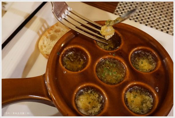 咕嚕好吃法式風味廚坊-10-香草大蒜奶油烤蛤蜊.JPG 咕嚕好吃法式風味廚坊-10-香草大蒜奶油烤蛤蜊.JPG