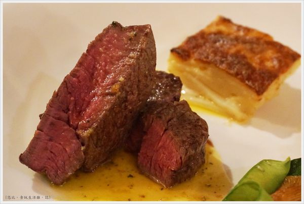 咕嚕好吃法式風味廚坊-25-草飼菲力牛排佐蒜香奶油醬.JPG 咕嚕好吃法式風味廚坊-25-草飼菲力牛排佐蒜香奶油醬.JPG