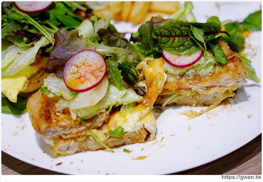 車庫改造的浪漫餐館,開幕一個月在地人才知道,用餐還送香檳!