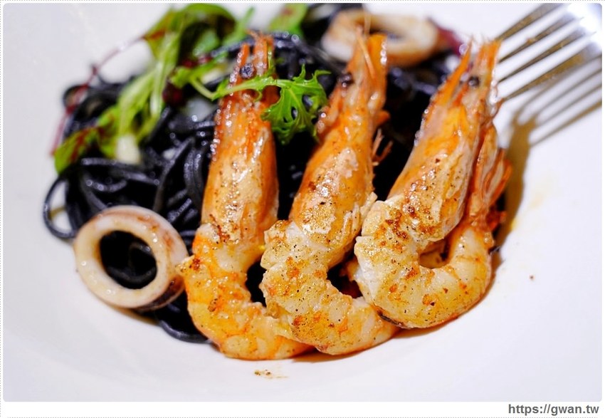 車庫改造的浪漫餐館,開幕一個月在地人才知道,用餐還送香檳!