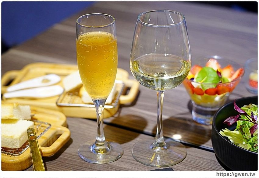 車庫改造的浪漫餐館,開幕一個月在地人才知道,用餐還送香檳!