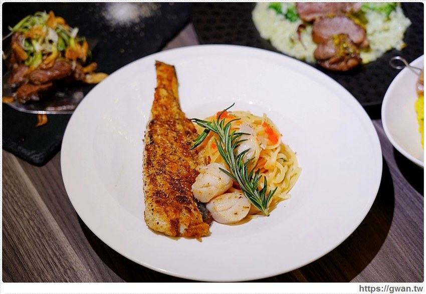 車庫改造的浪漫餐館,開幕一個月在地人才知道,用餐還送香檳!