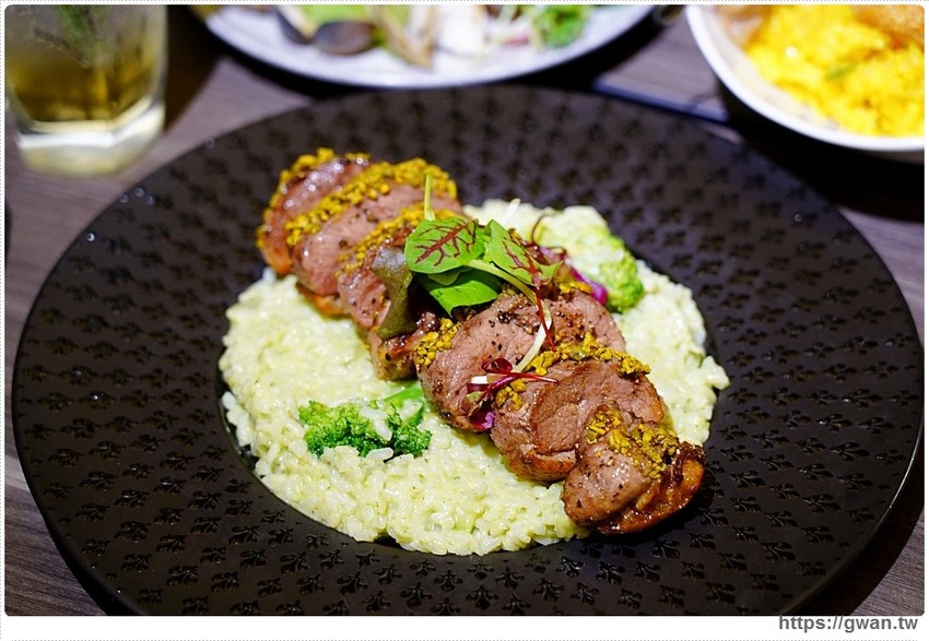 車庫改造的浪漫餐館,開幕一個月在地人才知道,用餐還送香檳!