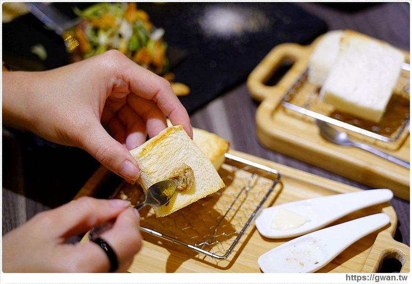 車庫改造的浪漫餐館,開幕一個月在地人才知道,用餐還送香檳!