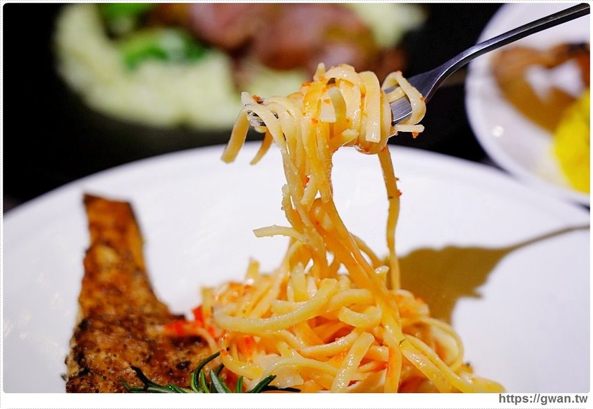 車庫改造的浪漫餐館,開幕一個月在地人才知道,用餐還送香檳!