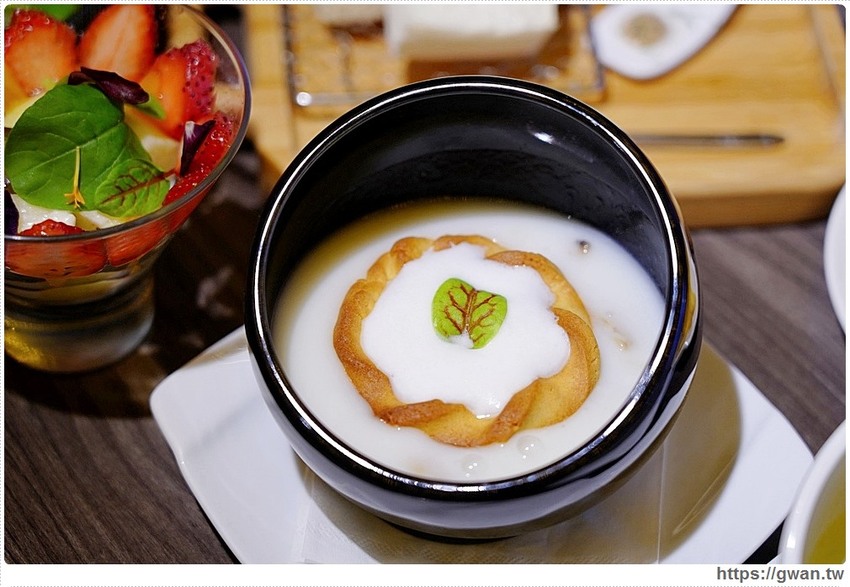 車庫改造的浪漫餐館,開幕一個月在地人才知道,用餐還送香檳!