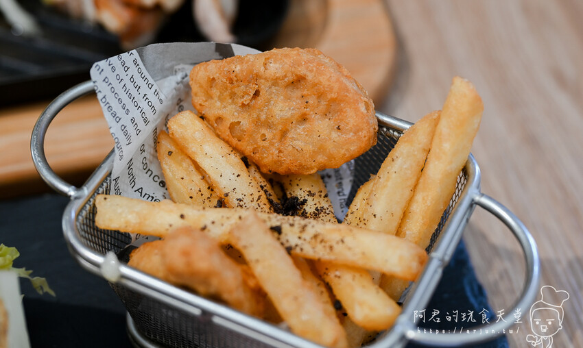 這間藏身在巷弄內的法式創意鐵板早午餐料理，連在地人假日也會排隊來吃！