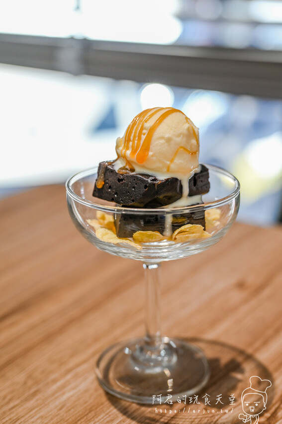 這間藏身在巷弄內的法式創意鐵板早午餐料理，連在地人假日也會排隊來吃！