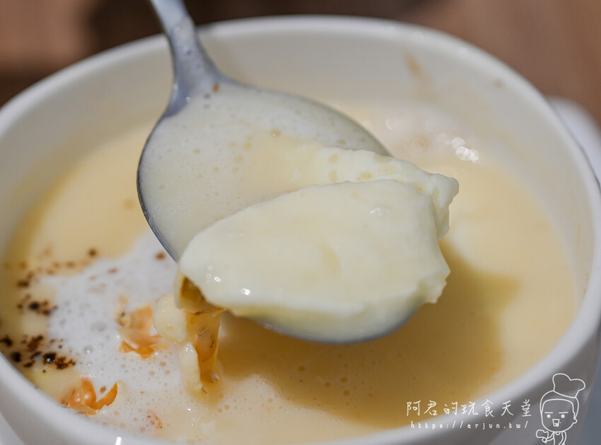 這間藏身在巷弄內的法式創意鐵板早午餐料理，連在地人假日也會排隊來吃！