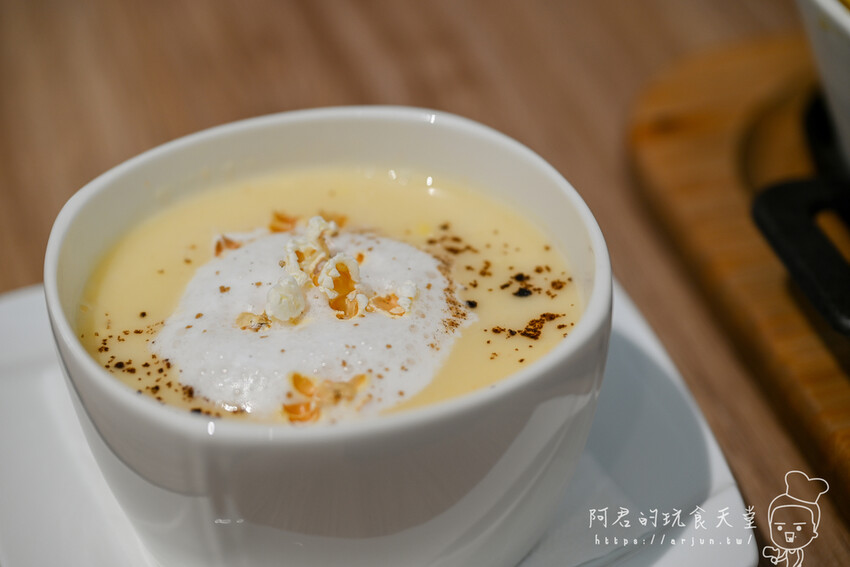 這間藏身在巷弄內的法式創意鐵板早午餐料理，連在地人假日也會排隊來吃！