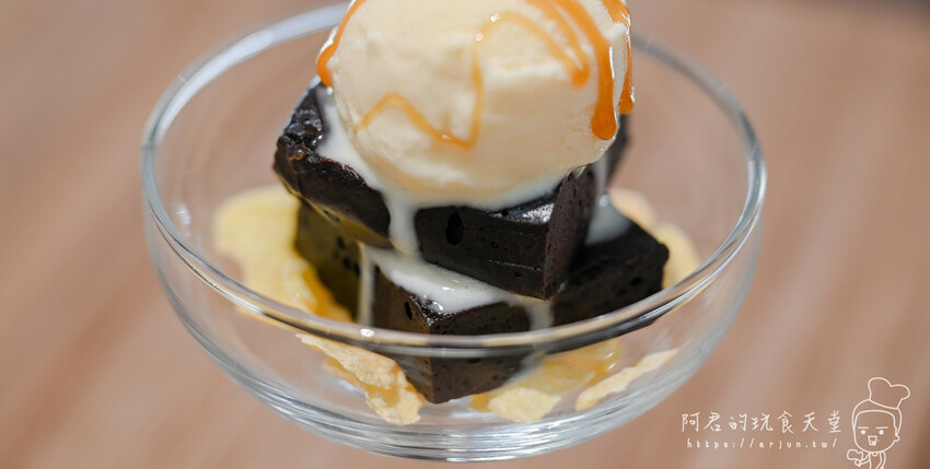 這間藏身在巷弄內的法式創意鐵板早午餐料理，連在地人假日也會排隊來吃！