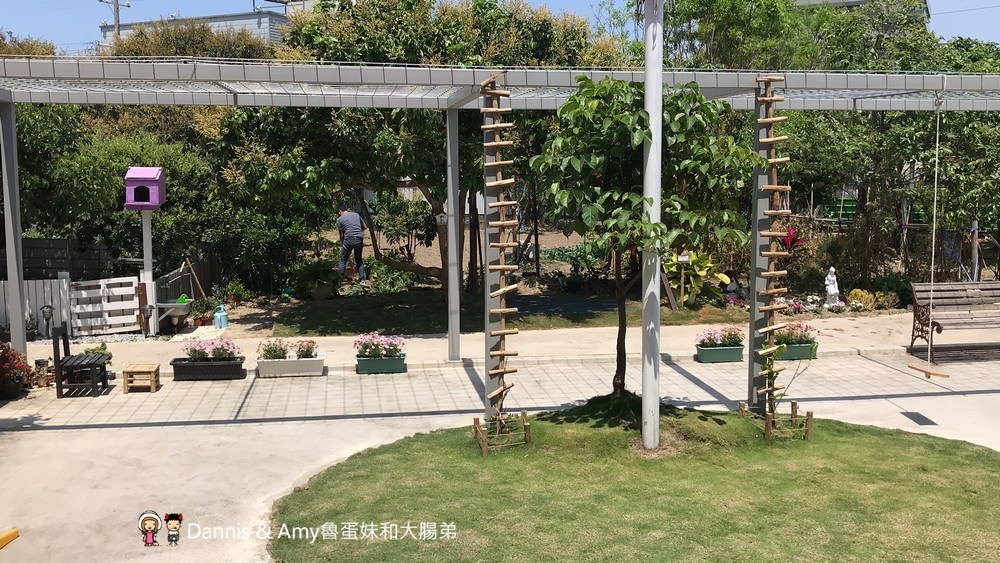 《竹北親子友善餐廳》CasA披薩專賣店。拿坡里式披薩好吃餅皮彈Q有嚼勁。免費溜滑梯、遊戲室、沙坑、盪鞦韆、投籃機、童書︱中正西路上 （影片）