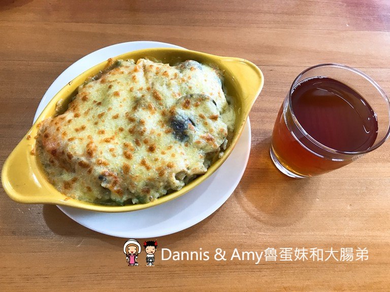 《竹北親子友善餐廳》CasA披薩專賣店。拿坡里式披薩好吃餅皮彈Q有嚼勁。免費溜滑梯、遊戲室、沙坑、盪鞦韆、投籃機、童書︱中正西路上 （影片）