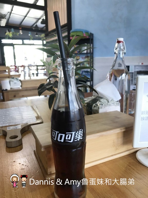 《竹北親子友善餐廳》CasA披薩專賣店。拿坡里式披薩好吃餅皮彈Q有嚼勁。免費溜滑梯、遊戲室、沙坑、盪鞦韆、投籃機、童書︱中正西路上 （影片）