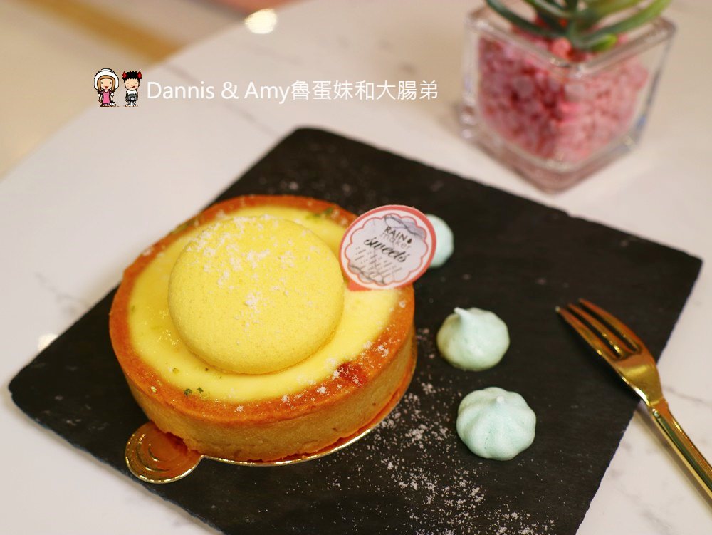 《新竹市區甜點推薦》甜甜雨法式甜點店。 在粉紅 x 大理石x 夢幻棉花雲空間下享受法國藍帶下午茶︱晶品城購物廣場1樓新竹火車站附近(影片)