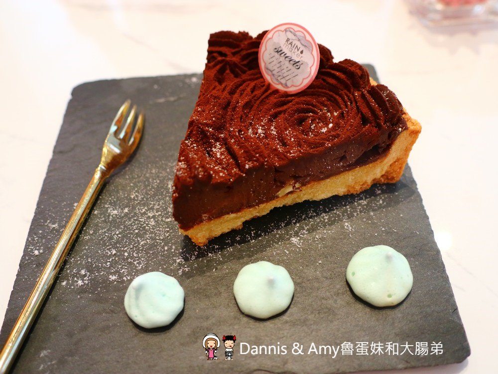 《新竹市區甜點推薦》甜甜雨法式甜點店。 在粉紅 x 大理石x 夢幻棉花雲空間下享受法國藍帶下午茶︱晶品城購物廣場1樓新竹火車站附近(影片)