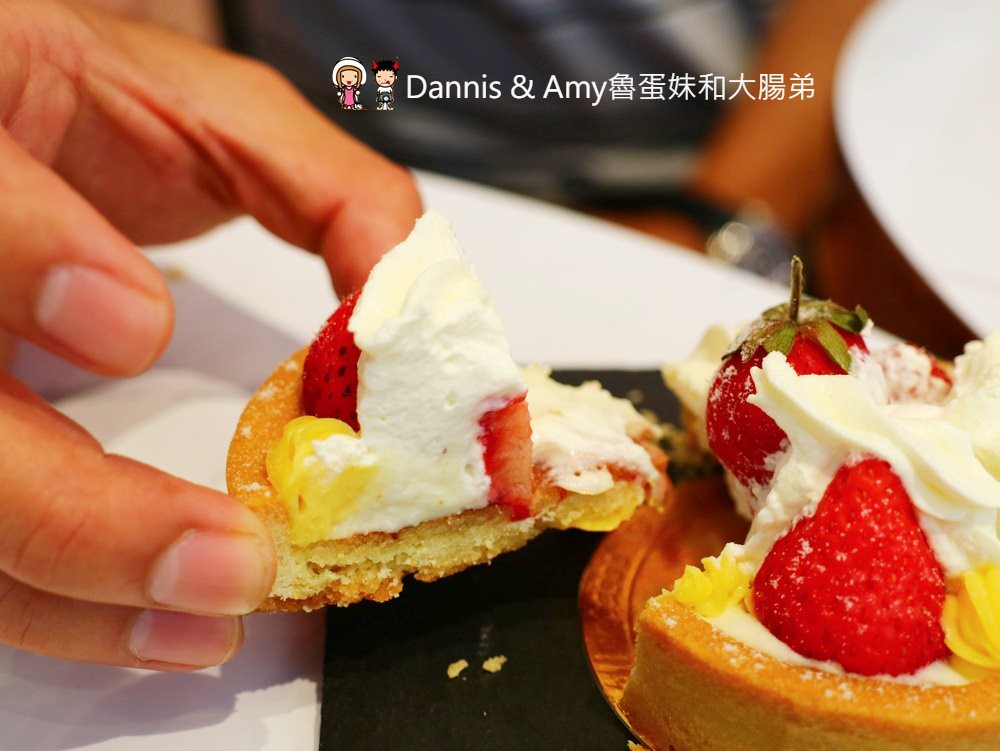 《新竹市區甜點推薦》甜甜雨法式甜點店。 在粉紅 x 大理石x 夢幻棉花雲空間下享受法國藍帶下午茶︱晶品城購物廣場1樓新竹火車站附近(影片)