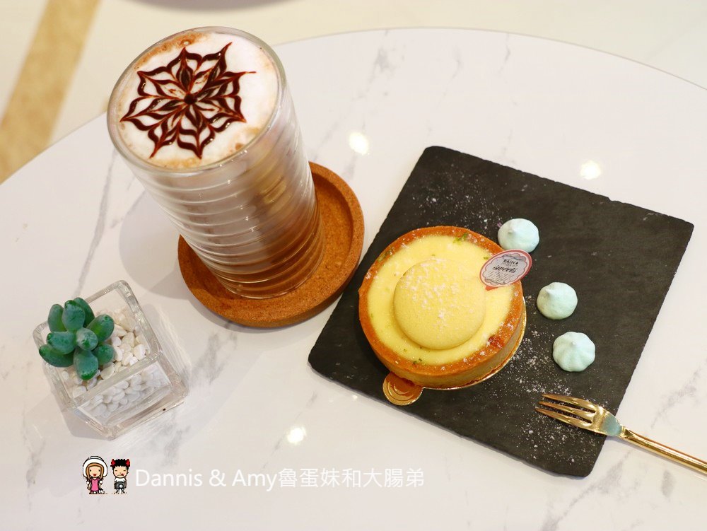 《新竹市區甜點推薦》甜甜雨法式甜點店。 在粉紅 x 大理石x 夢幻棉花雲空間下享受法國藍帶下午茶︱晶品城購物廣場1樓新竹火車站附近（影片）