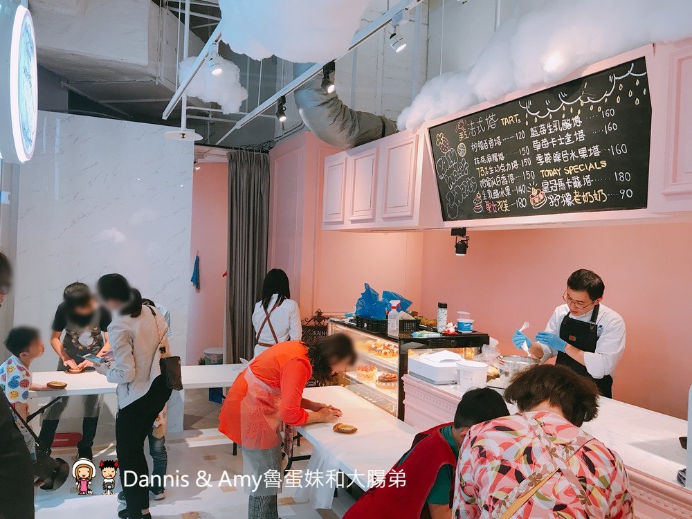 《新竹市區甜點推薦》甜甜雨法式甜點店。 在粉紅 x 大理石x 夢幻棉花雲空間下享受法國藍帶下午茶︱晶品城購物廣場1樓新竹火車站附近(影片)