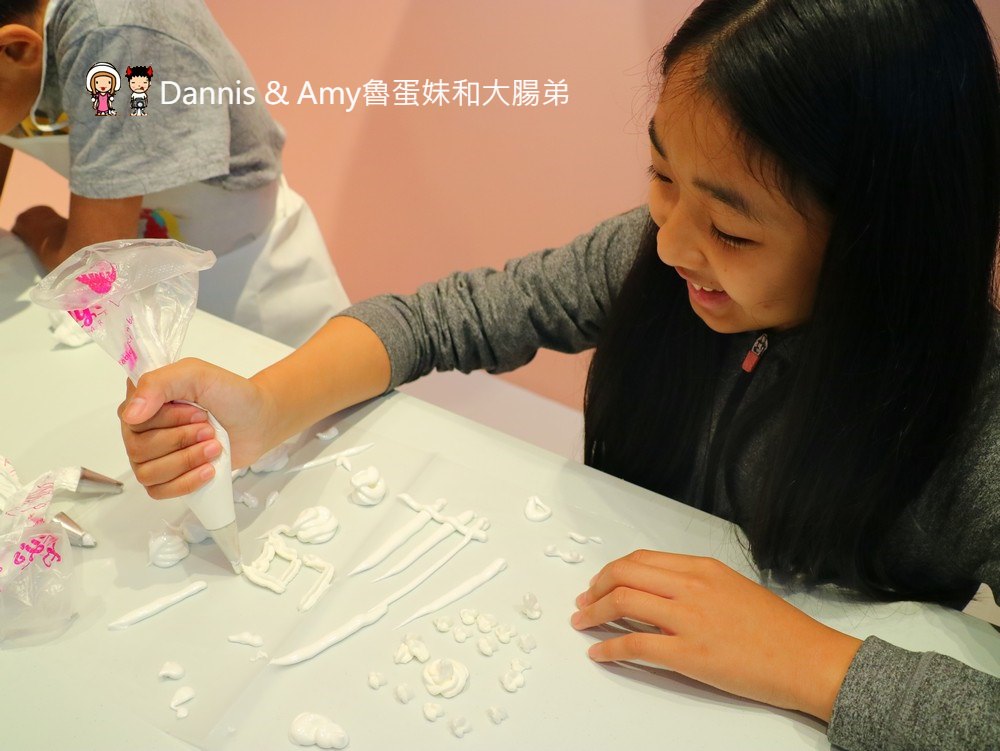 《新竹市區甜點推薦》甜甜雨法式甜點店。 在粉紅 x 大理石x 夢幻棉花雲空間下享受法國藍帶下午茶︱晶品城購物廣場1樓新竹火車站附近(影片)