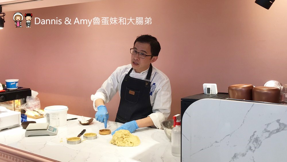 《新竹市區甜點推薦》甜甜雨法式甜點店。 在粉紅 x 大理石x 夢幻棉花雲空間下享受法國藍帶下午茶︱晶品城購物廣場1樓新竹火車站附近（影片）