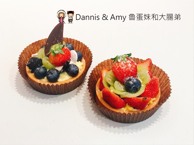 《新竹市區甜點推薦》甜甜雨法式甜點店。 在粉紅 x 大理石x 夢幻棉花雲空間下享受法國藍帶下午茶︱晶品城購物廣場1樓新竹火車站附近（影片）