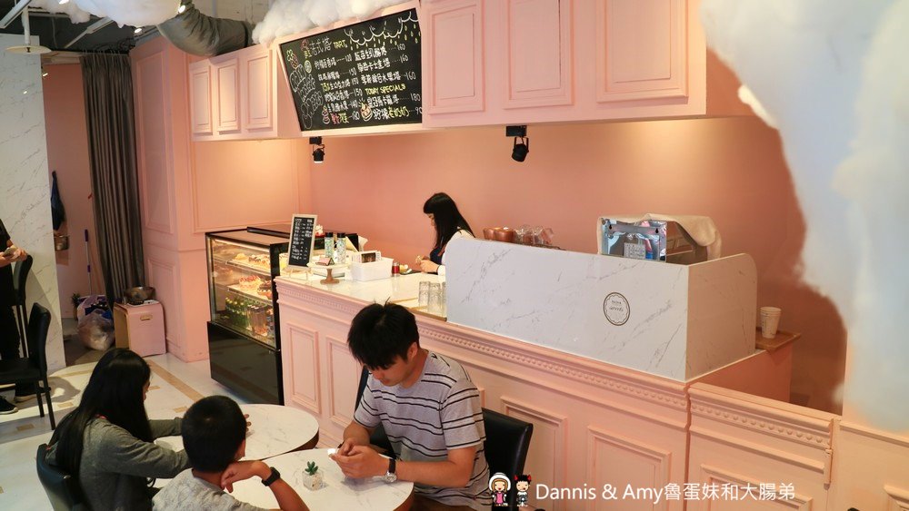 《新竹市區甜點推薦》甜甜雨法式甜點店。 在粉紅 x 大理石x 夢幻棉花雲空間下享受法國藍帶下午茶︱晶品城購物廣場1樓新竹火車站附近（影片）