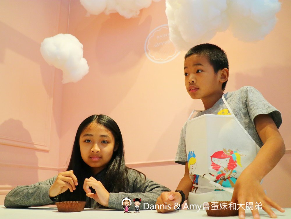 《新竹市區甜點推薦》甜甜雨法式甜點店。 在粉紅 x 大理石x 夢幻棉花雲空間下享受法國藍帶下午茶︱晶品城購物廣場1樓新竹火車站附近（影片）