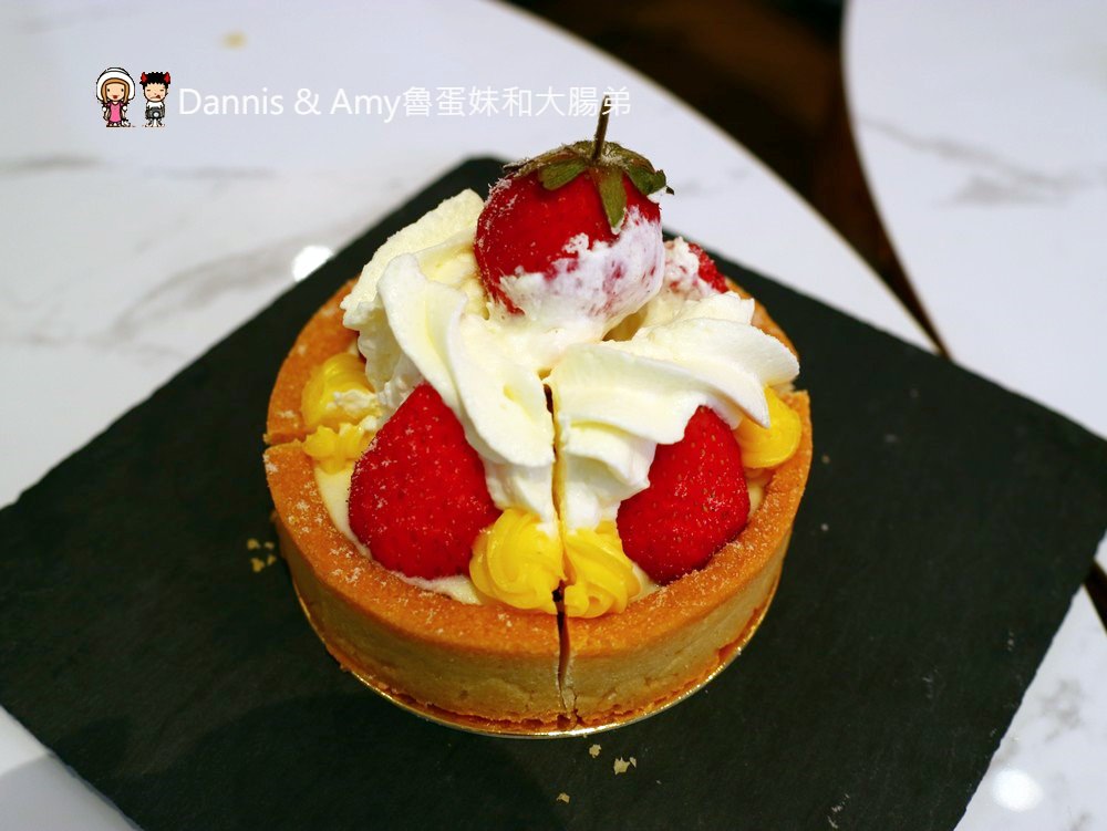 《新竹市區甜點推薦》甜甜雨法式甜點店。 在粉紅 x 大理石x 夢幻棉花雲空間下享受法國藍帶下午茶︱晶品城購物廣場1樓新竹火車站附近(影片)