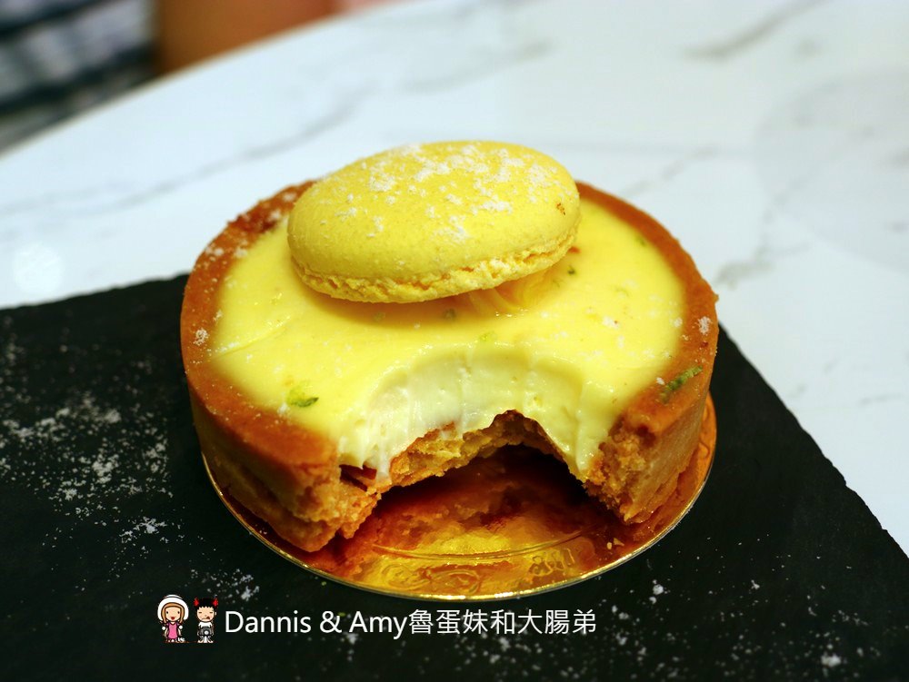 《新竹市區甜點推薦》甜甜雨法式甜點店。 在粉紅 x 大理石x 夢幻棉花雲空間下享受法國藍帶下午茶︱晶品城購物廣場1樓新竹火車站附近（影片）