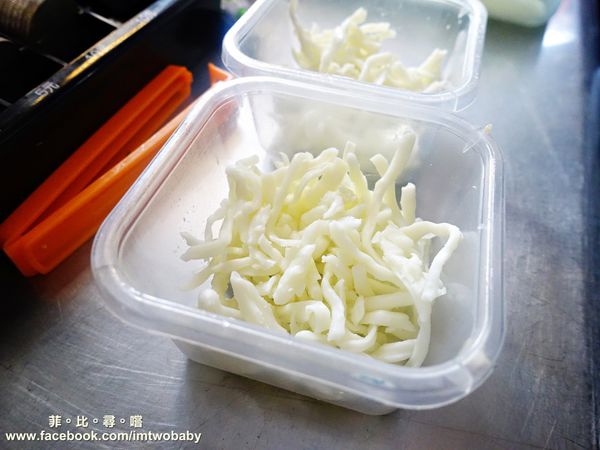 板烤三明治：【銅板美食推薦】致理板烤三明治-專賣 酥乾爽脆的外皮配上起司滿餡 難以抗拒的美味！捷運新埔站美食