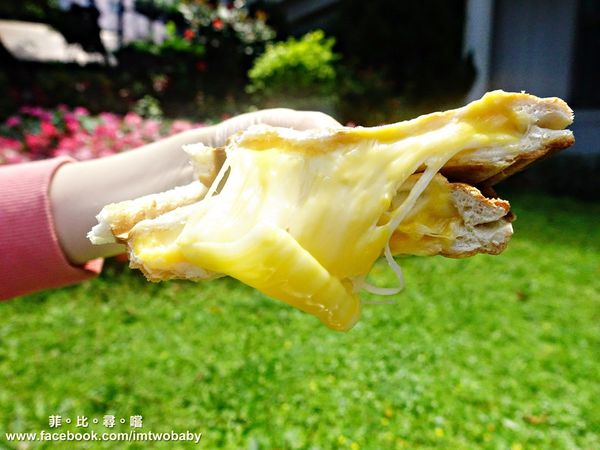 板烤三明治：【銅板美食推薦】致理板烤三明治-專賣 酥乾爽脆的外皮配上起司滿餡 難以抗拒的美味！捷運新埔站美食