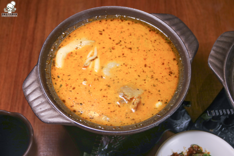 溫暖滋味的御膳房迷你土雞鍋，湯頭獨特土雞肉保有Q彈度、入口即化虎掌飯必點 - 跟著尼力吃喝玩樂＆親子生活