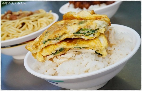 姊妹炒麵：台中北屯』姊妹炒麵║台中人的銅板早餐！傳統古早味炒麵＋豬血湯，就是愛這一味！