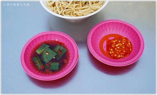 姊妹炒麵：台中北屯』姊妹炒麵║台中人的銅板早餐！傳統古早味炒麵＋豬血湯，就是愛這一味！