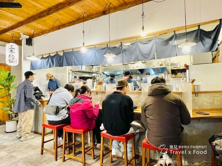 每週營業四天，排再久也要吃，巷仔內的一級棒特濃拉麵，還有世界第二好吃的焦糖布丁｜三冬麵舖 @魚兒 x 牽手明太子的「視」界旅行