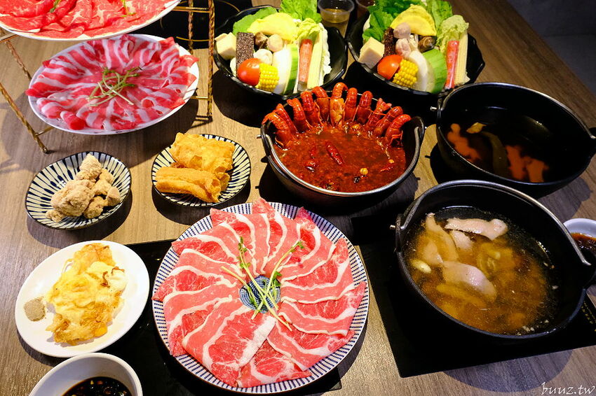 麻辣小龍蝦香又辣!人氣小火鍋拾鑶鍋物,飲料冰淇淋吃到飽,松阪豬爆多蒜頭滋味濃!