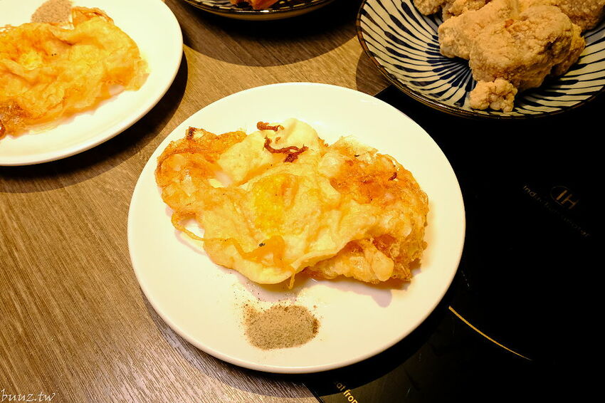 麻辣小龍蝦香又辣!人氣小火鍋拾鑶鍋物,飲料冰淇淋吃到飽,松阪豬爆多蒜頭滋味濃!