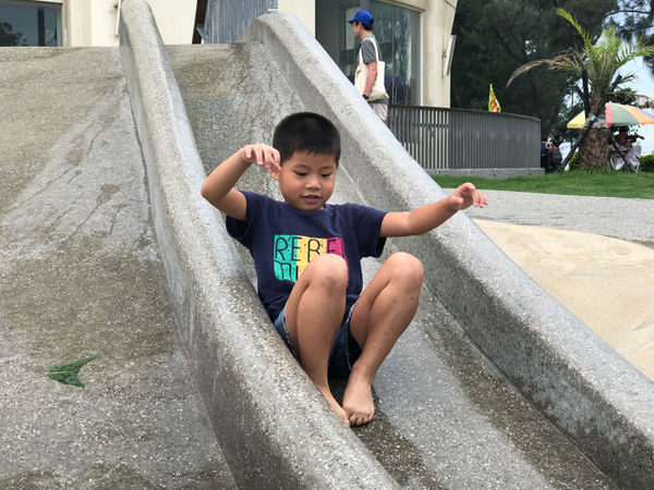 圓圓家出去玩—《新竹景點》放電遛小孩,放風箏保證不失敗《南寮漁港》戲水、觀浪、草地放風箏!