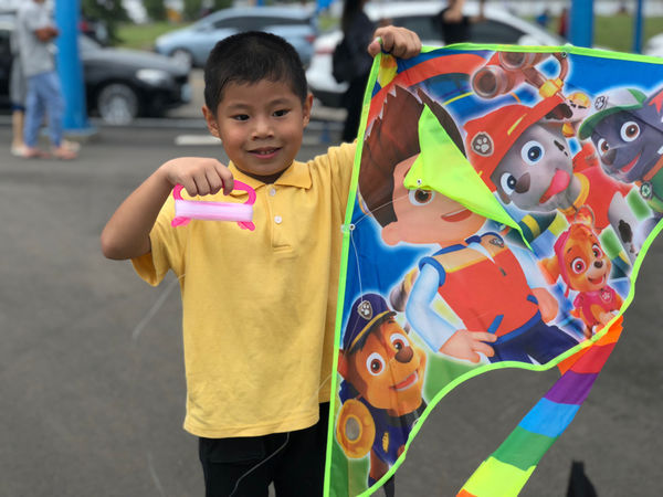 圓圓家出去玩—《新竹景點》放電遛小孩,放風箏保證不失敗《南寮漁港》戲水、觀浪、草地放風箏!