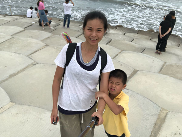 圓圓家出去玩—《新竹景點》放電遛小孩,放風箏保證不失敗《南寮漁港》戲水、觀浪、草地放風箏!