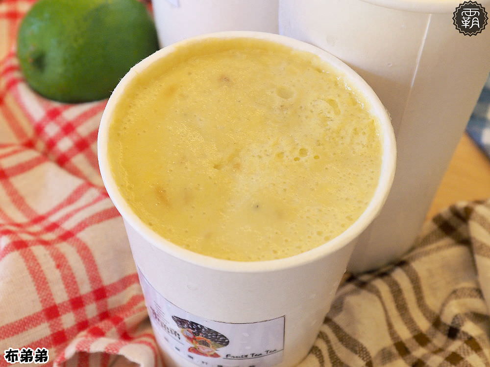 布弟弟Fruit tea tea，中科商圈新開幕新鮮現打果汁，紅、綠、青茶買2送1大優惠~