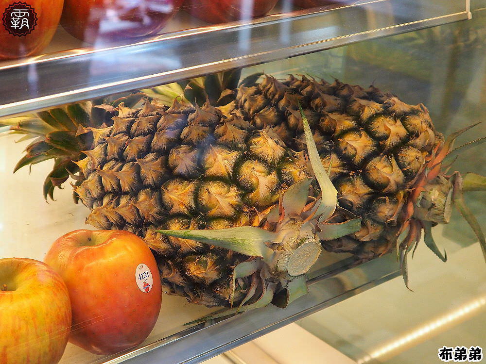 布弟弟Fruit tea tea，中科商圈新開幕新鮮現打果汁，紅、綠、青茶買2送1大優惠~