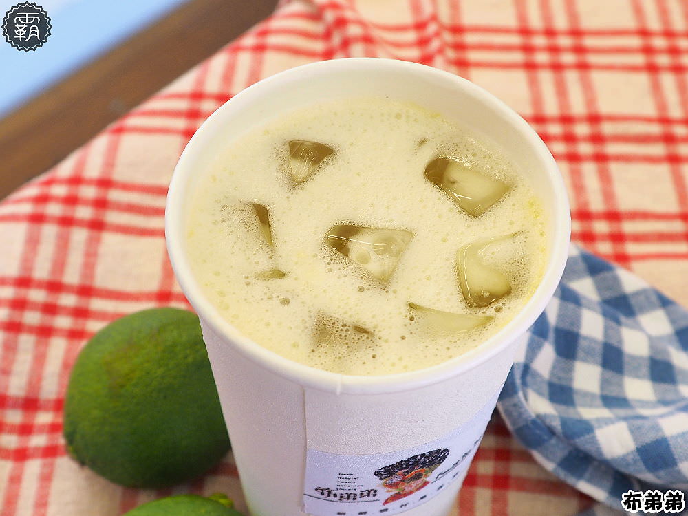 布弟弟Fruit tea tea，中科商圈新開幕新鮮現打果汁，紅、綠、青茶買2送1大優惠~