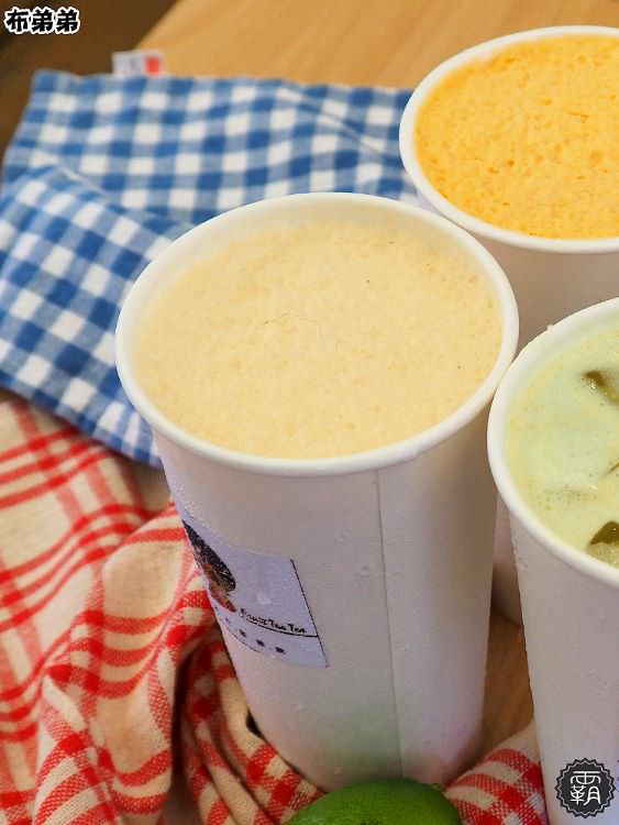 布弟弟Fruit tea tea，中科商圈新開幕新鮮現打果汁，紅、綠、青茶買2送1大優惠~