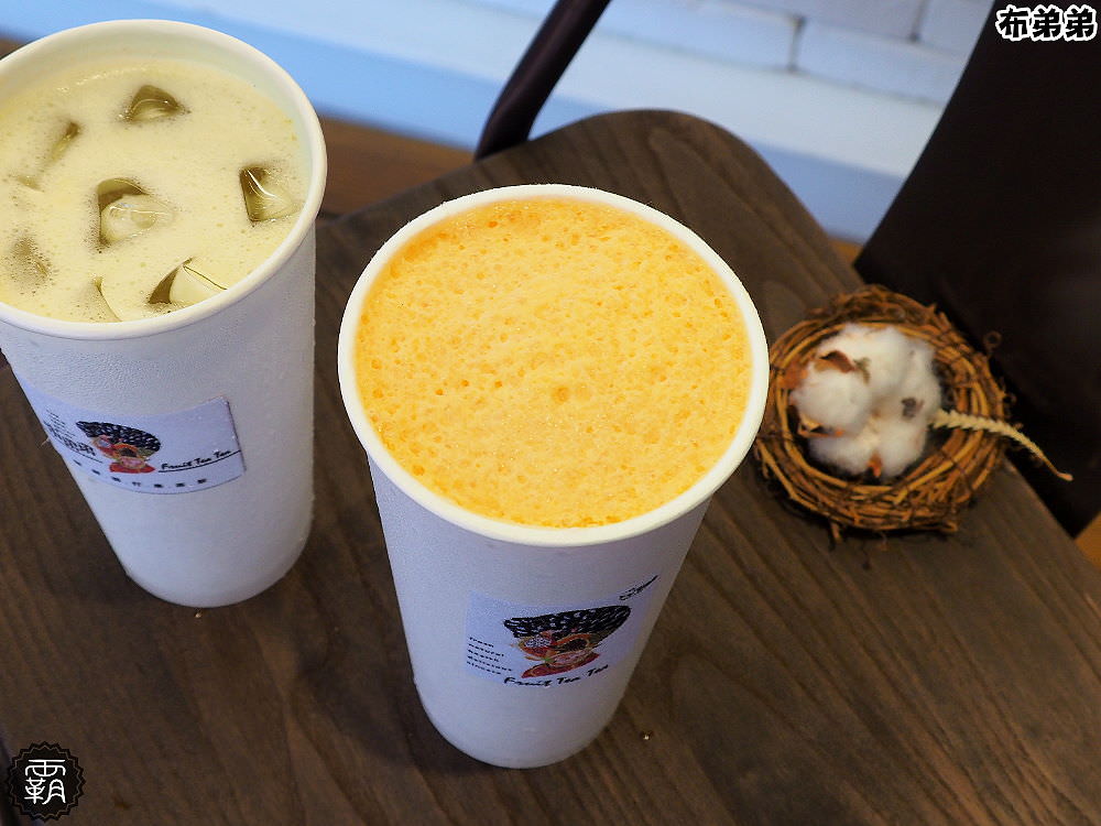 布弟弟Fruit tea tea，中科商圈新開幕新鮮現打果汁，紅、綠、青茶買2送1大優惠~