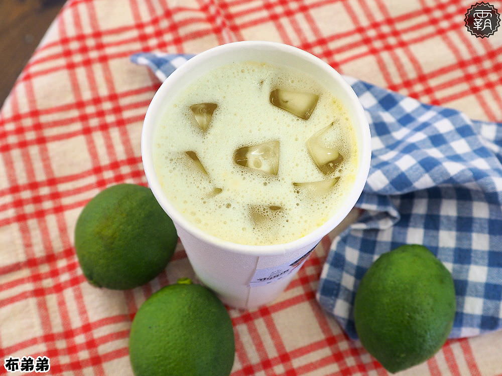 布弟弟Fruit tea tea，中科商圈新開幕新鮮現打果汁，紅、綠、青茶買2送1大優惠~