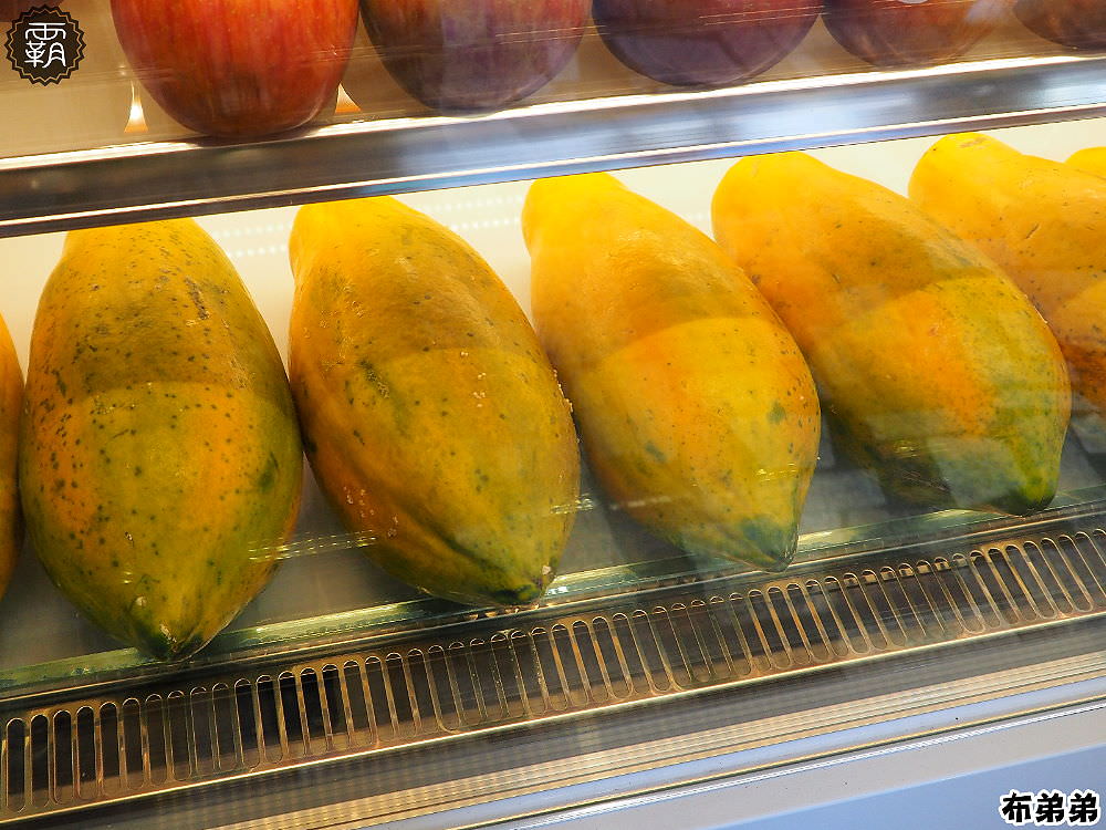 布弟弟Fruit tea tea，中科商圈新開幕新鮮現打果汁，紅、綠、青茶買2送1大優惠~