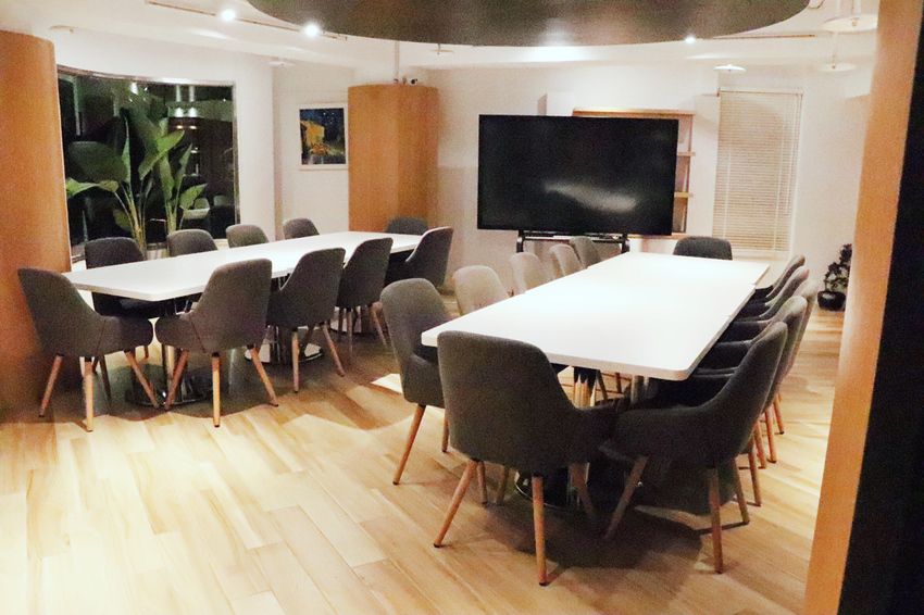 捷運府中站美食推薦|良師塾人文食飲 Literati cafe|300坪寬敞空間、平日不限時間|K書約會聚餐工作都適合